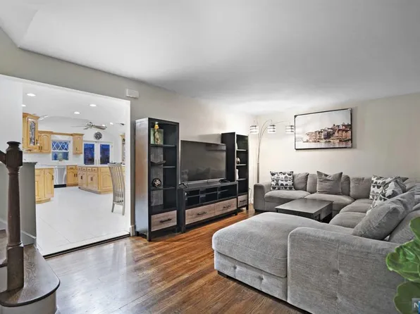 431 Van Luyn Ter, Saddle Brook, NJ 07663