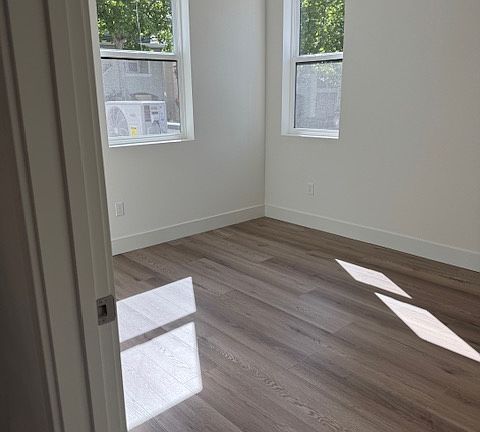 5th image of 959 Tomcot Ct
