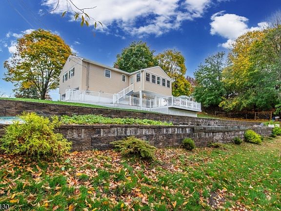 4th image of 35 Ivy Pl