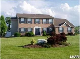 990 Fawn Ln, Nazareth, PA 18064