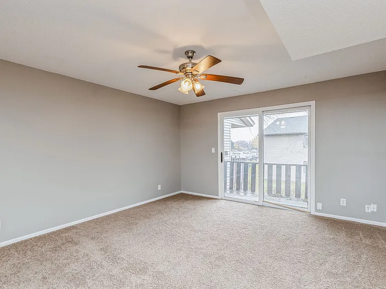 2079 NW Hickory Ln — Photo 4