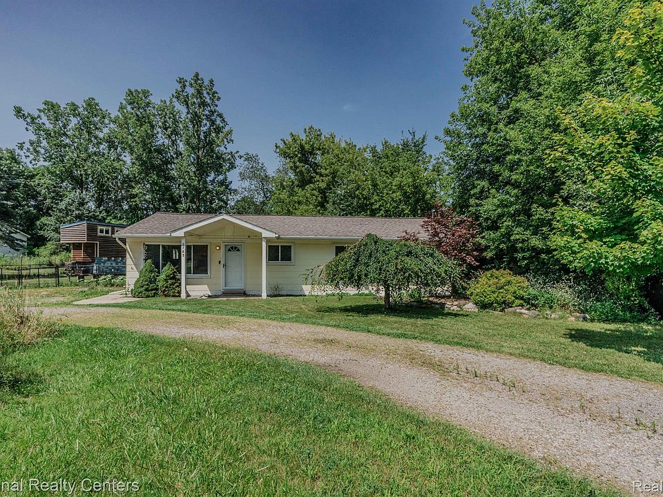 1st image of 2785 Engleman Dr