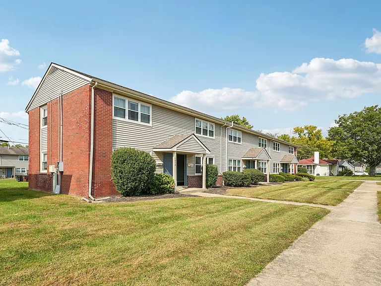 Columbus Crossing Townhomes — Photo 10