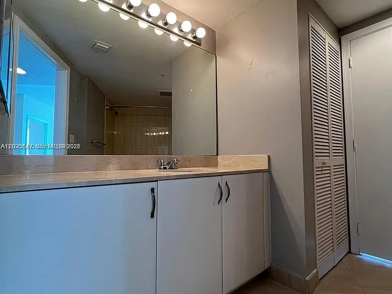 1750 N Bayshore Dr #4502 — Photo 13