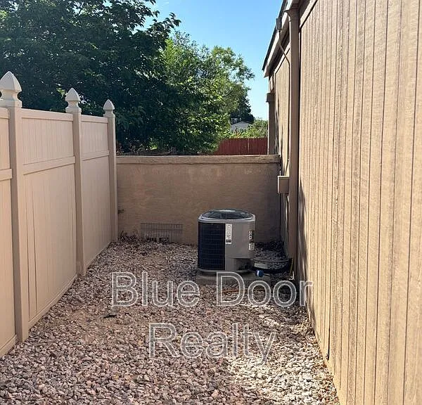 2125 Sierra Ln NE — Photo 37