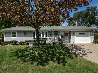 1894 Glendale Ct, Dubuque, IA 52001
