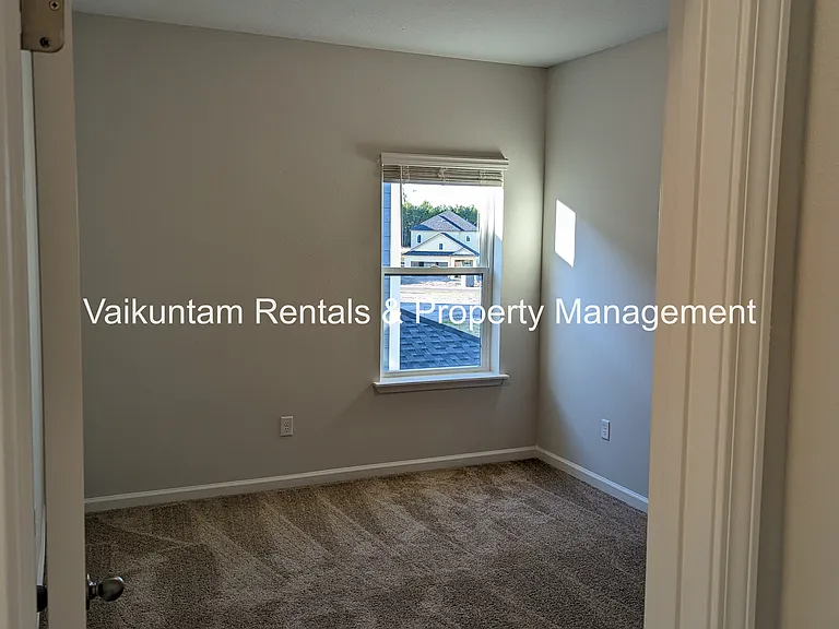74 Newton Ln — Photo 21