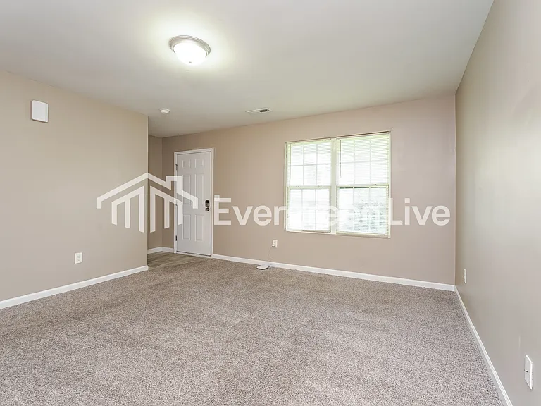 364 Kendall Dr — Photo 3