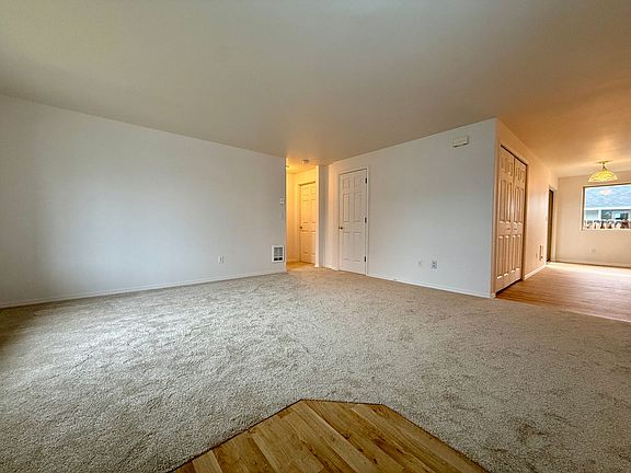 5th image of 1614 SW Metolius Ave Unit 1614
