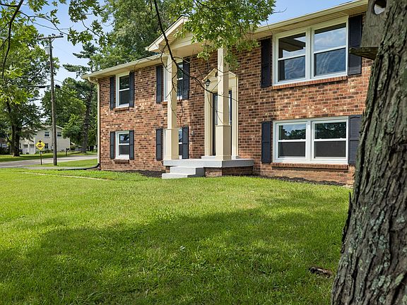 3rd image of 306 Grandview Dr