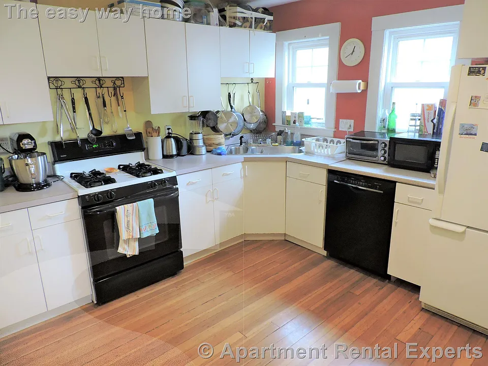 86 Henry St #2