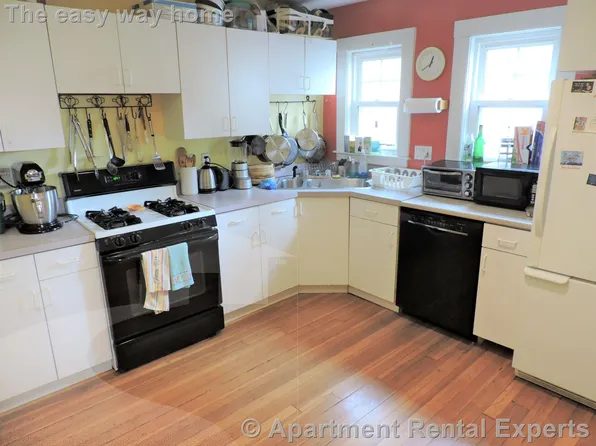 86 Henry St, Cambridge, MA