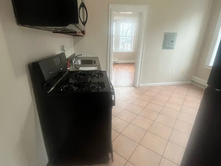 393 13th Ave #5 — Photo 3