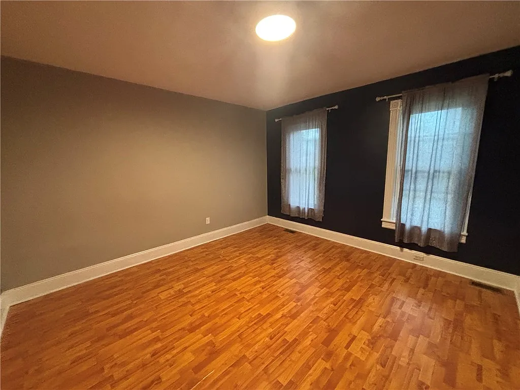 3 bed, 1.0 bath, 1373 sqft, $1,500 — Photo 4