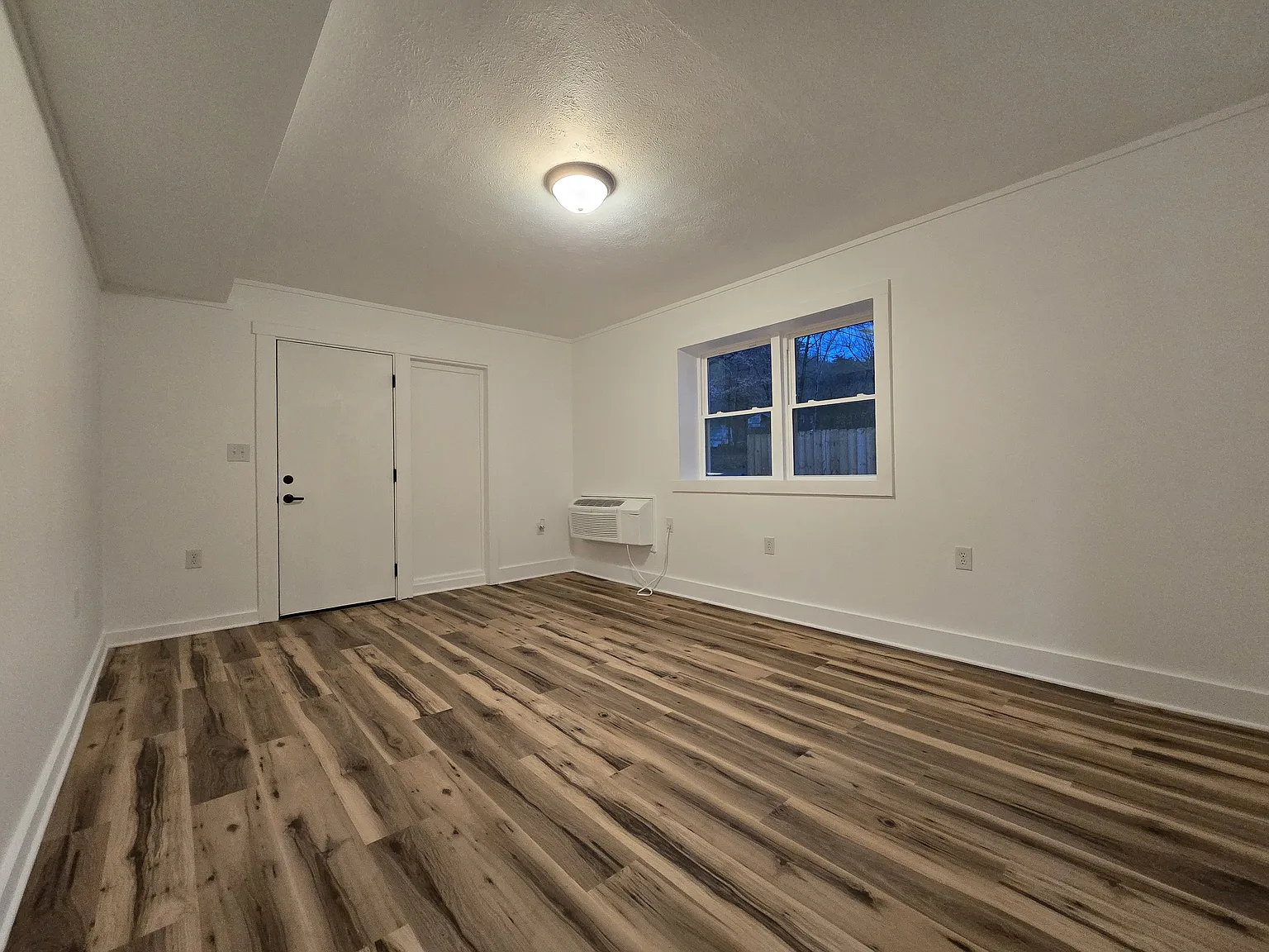 Ground Apt #3 — Photo 4