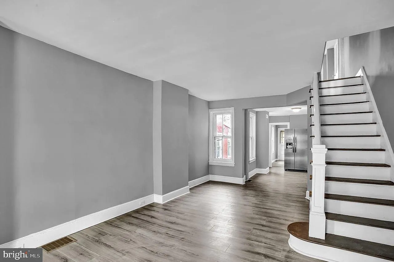 1611 Howland St — Photo 4