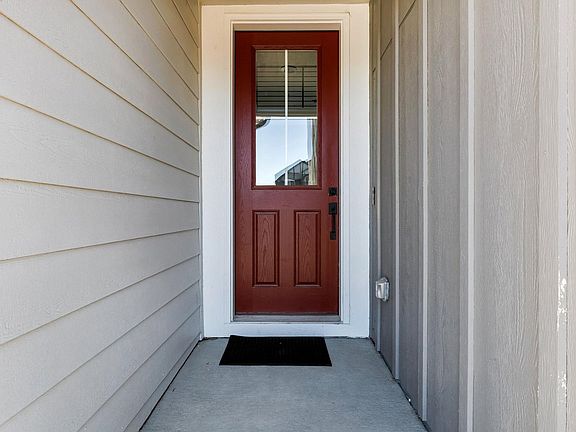 4th image of 723 Alpine Ridge St