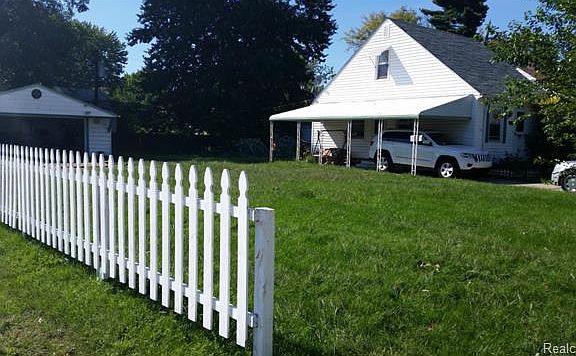 3rd image of 5641 Deering St