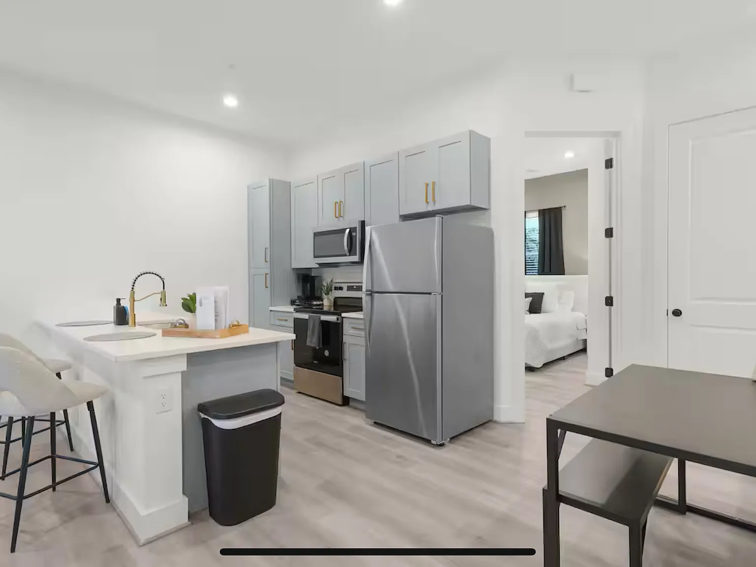 2 bed, 1100 sqft, $2,100 — Photo 3