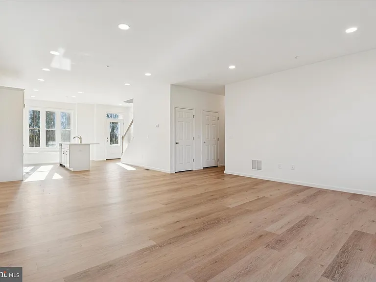 118 Silversmith Rd — Photo 13
