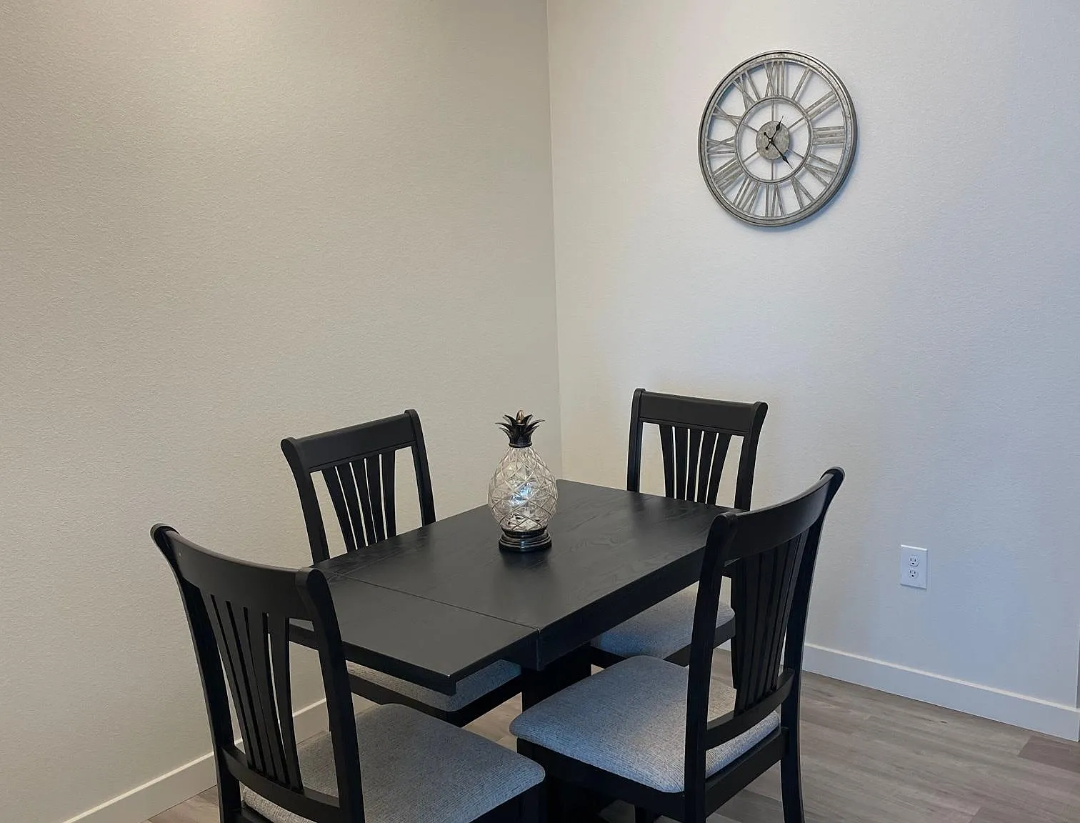 3 bed, 1200 sqft, $1,749 — Photo 4