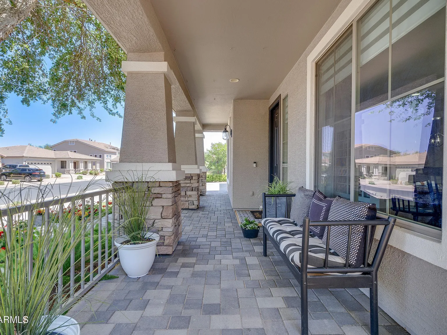 5 bed, 3.0 bath, 2575 sqft, $2,950 — Photo 2