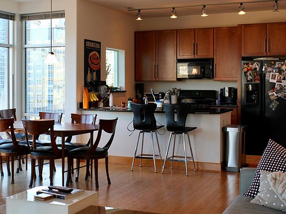2nd image of 1550 E Royall Pl Unit 900