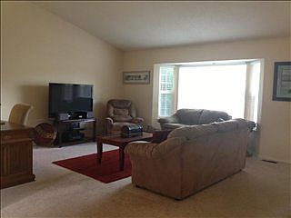 3rd image of 810 Eastland Park Dr
