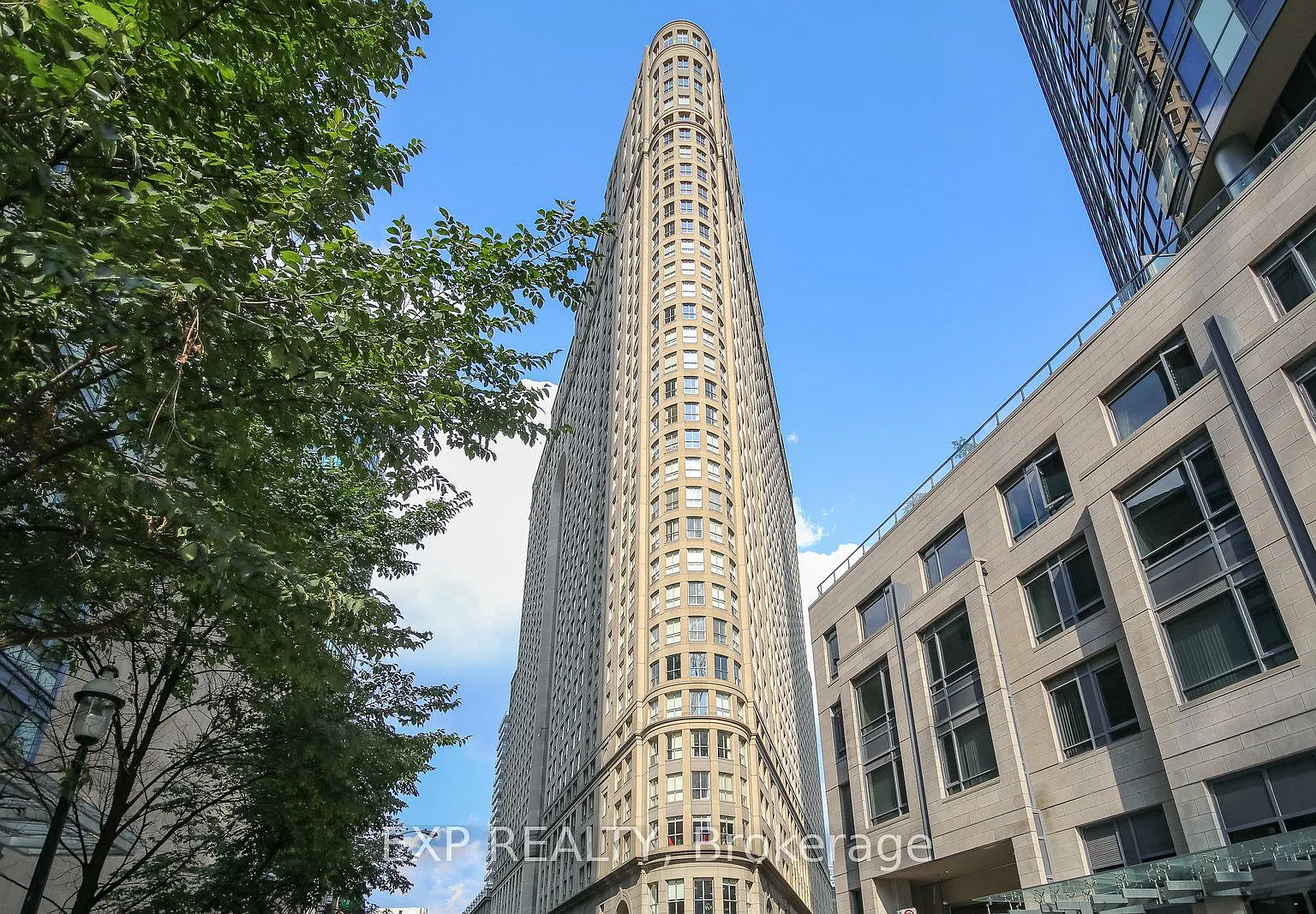 3 bed, $3,900 — Photo 1