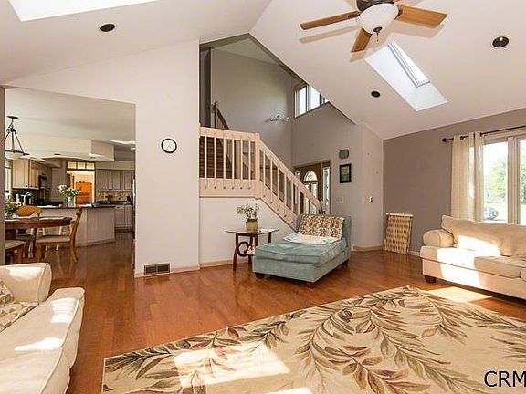 3rd image of 6 Katherine Dr