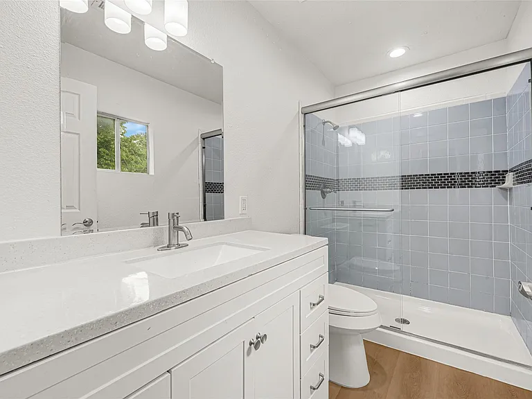 2631 Mansfield St — Photo 12