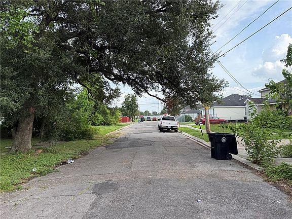5th image of 4927 Pecan St
