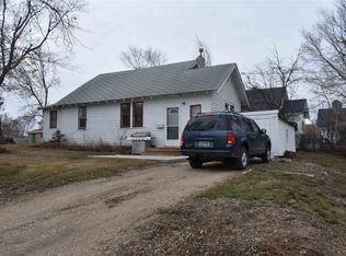 8 3rd St NE, Garrison, ND 58540