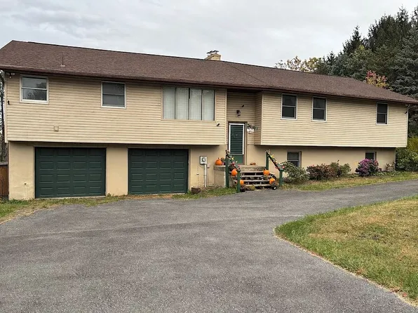 9904 Ziegels Church Rd, Breinigsville, PA 18031