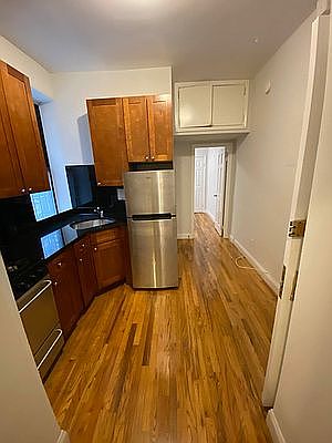 4th image of 25 Thompson St APT 6