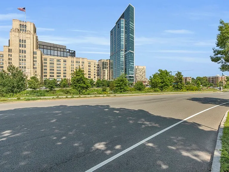 114-122 Riverway #122-8 — Photo 9