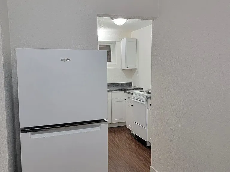 Avondale Apartments — Photo 8