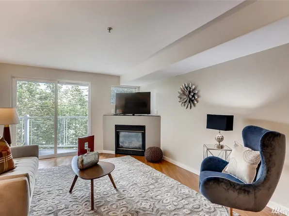 3318 30th Ave SW #203, Seattle, WA 98126