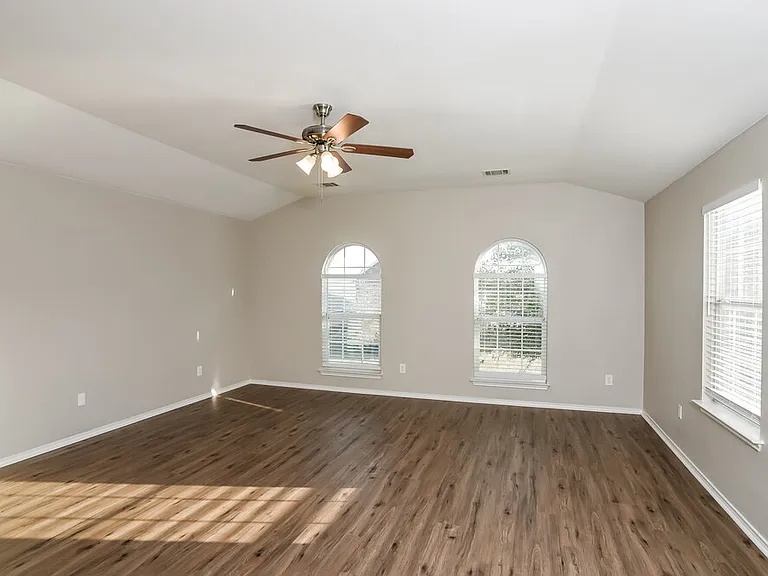 9202 Hilltop Crossing Dr — Photo 12
