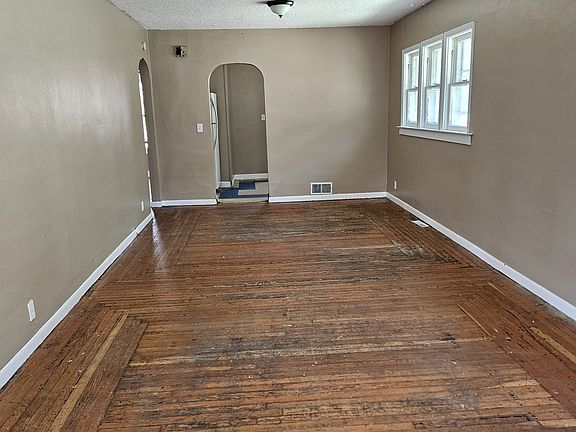2nd image of 1523 N Mason St