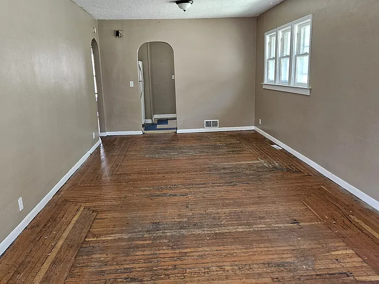 1523 N Mason St — Photo 2