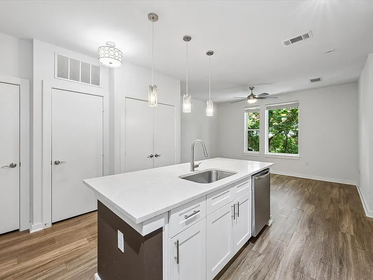 1900 Barton Springs Rd #4041 — Photo 15