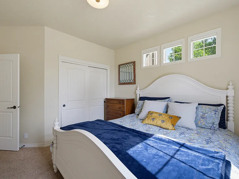 1739 E Pisa St — Photo 8