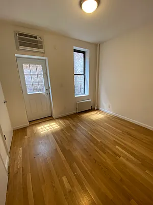 Rented by Waverly Realty Associates | media 6
