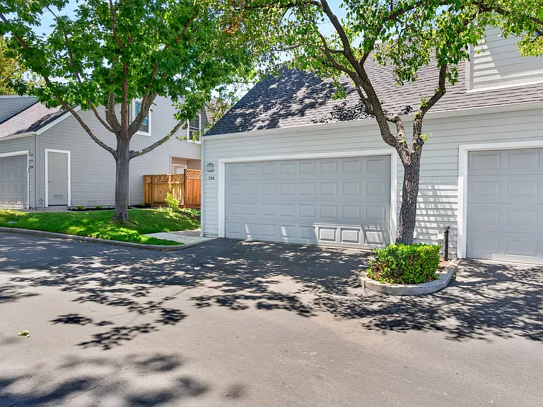 726 Buena Vista Pl — Photo 45