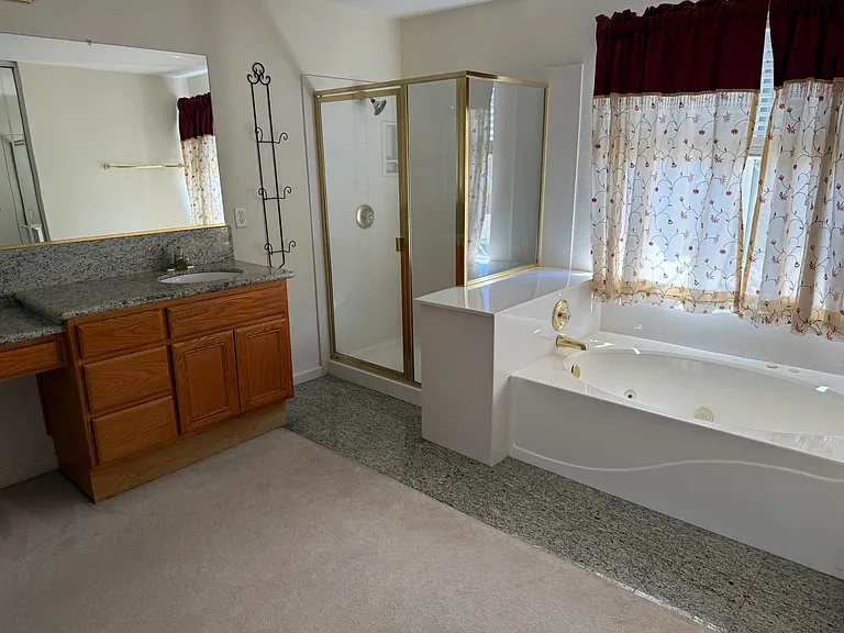 5049 Pine Lake Ct — Photo 6
