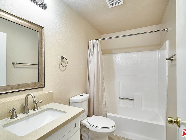 820 S Saint Andrews Pl #203 — Photo 8