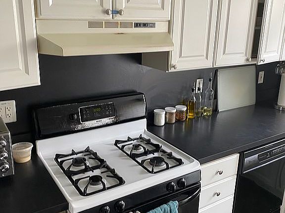 2nd image of 3254 Cedar St