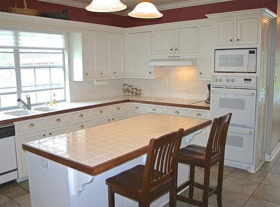 3rd image of 106 Sunset Dr