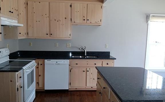 3rd image of 9326 Ravensworth Ct